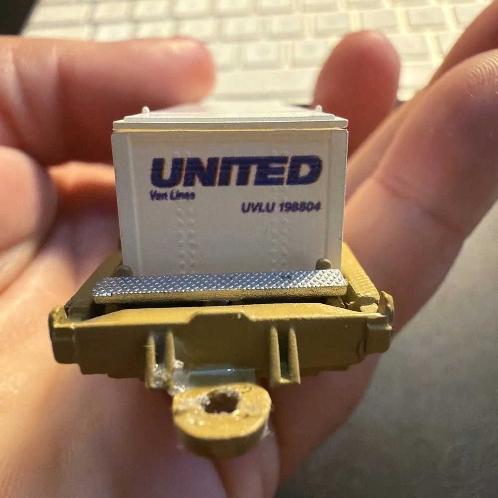 N Scale Thrall Rebuilt 40' Well Car With United Van Lines Container Walthers
